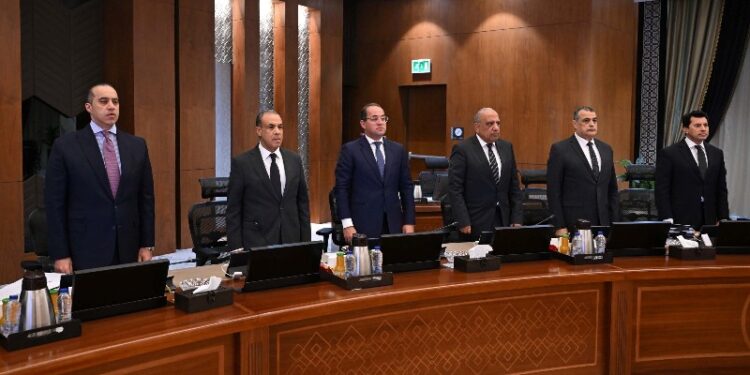 مجلس الوزراء يستهل اجتماعه اليوم بالوقوف دقيقة حداد على روح الدكتور علي المصيلحي