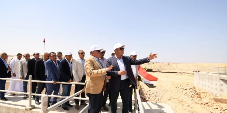 وزير الإسكان ومحافظ مطروح يختتمان جولتهما بتفقد مشروع توسعات محطة معالجة صرف صحي مرسى مطروح