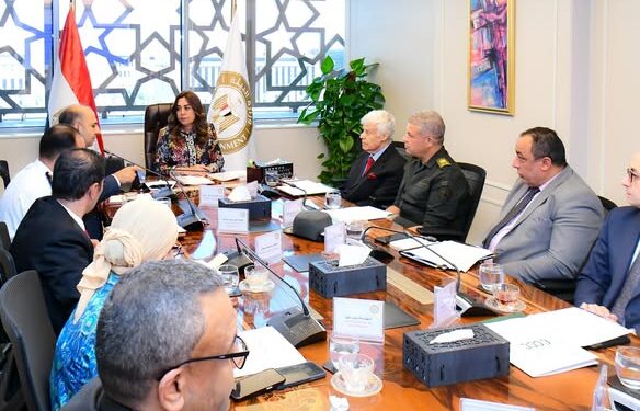 منال عوض تترأس أول إجتماع لمجلس إدارة تنظيم إدارة المخلفات