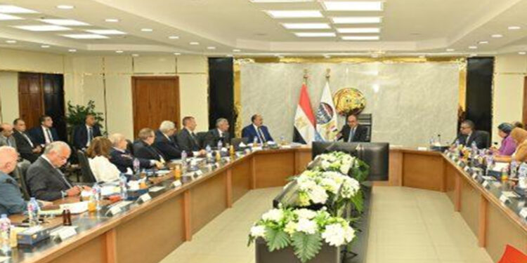 وزير قطاع الأعمال يترأس الجمعية العامة للقابضة للأدوية لاعتماد موازنة 2025-2026