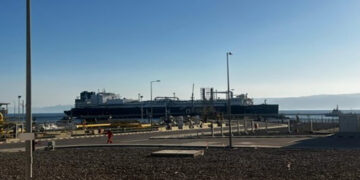 البترول: وصول وحدة التغييز العائمة “إينرجيوس فورس” إلى ميناء العقبة بالأردن