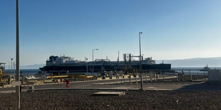 البترول: وصول وحدة التغييز العائمة “إينرجيوس فورس” إلى ميناء العقبة بالأردن