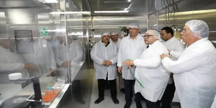 وزير الزراعة ومحافظ الشرقية يتفقدان أكبر مصنع لإنتاج اللقاحات البيطرية في الشرق الأوسط وأفريقيا