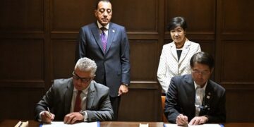 مدبولي يشهد توقيع مذكرة تفاهم للتعاون بين “اقتصادية قناة السويس” و “حكومة طوكيو”