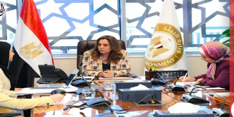 وزيرة التنمية تستعرض ملفًا حول المشروعات التي تنفذها وزارة البيئة من خلال مرفق البيئة العالمية