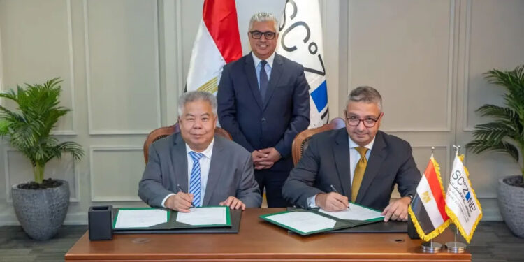رئيس اقتصادية قناة السويس يوقع مشروع “جيانغسو زيونج” الصينية لإنتاج الأرضيات وألواح الجدران بالمنطقة الصناعية بالسخنة