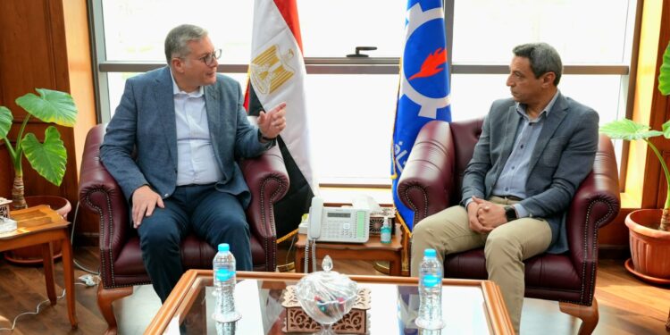 وزير البترول والثروة المعدنية يلتقي محافظ السويس في مستهل زيارته للمحافظة