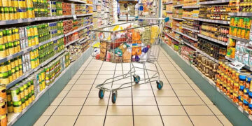 بدء تنفيذ مبادرة خفض الأسعار اليوم داخل المجمعات الاستهلاكية