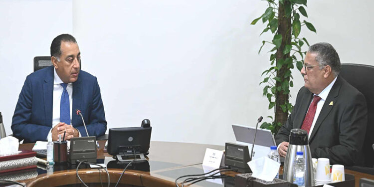 رئيس الوزراء يتابع مع “رئيس اقتصادية المثلث الذهبي” عدداً من ملفات العمل