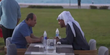 السيسي ومحمد بن زايد يتناولان الإفطار على شاطئ العلمين في أجواء أخوية