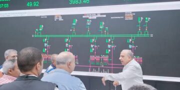 وزير الكهرباء يتفقد مركز تحكم القاهرة والجيزة والقليوبية لضمان استقرار الشبكة