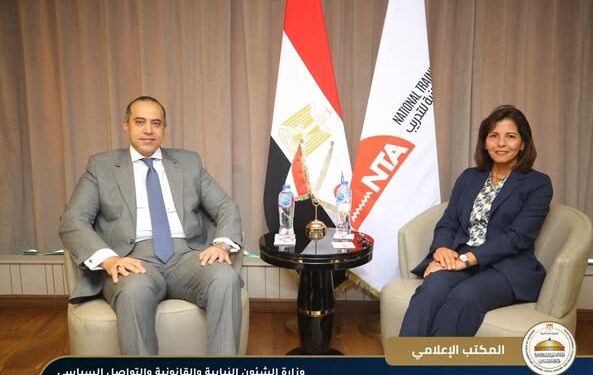 وزير الشئون النيابية يلتقي المدير التنفيذي للأكاديمية الوطنية للتدريب