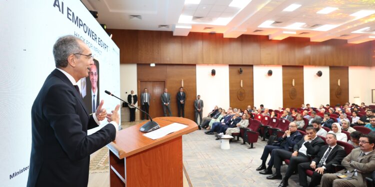 وزير الاتصالات يشهد ختام فعاليات الدورة الثالثة من مبادرة بناء القدرات للجامعات في مجال الذكاء الاصطناعي بمركز إبداع مصر الرقمية الجيزة