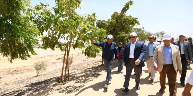 وزير الإسكان يختتم جولته بتفقد مكونات مشروع حدائق “تلال الفسطاط” بمنطقة مصر القديمة بالقاهرة