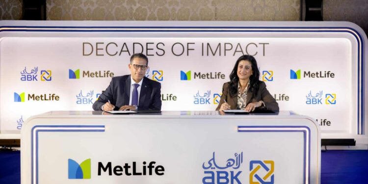 «البنك الأهلي الكويتي- مصر» و «متلايف لتأمينات الحياة» يجددان شراكتهما لـسبع سنوات مقبلة