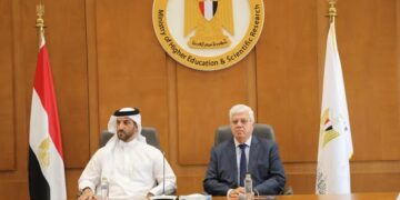 وزير التعليم العالي يبحث سبل التعاون مع نائب حاكم الشارقة ورئيس جامعة الشارقة