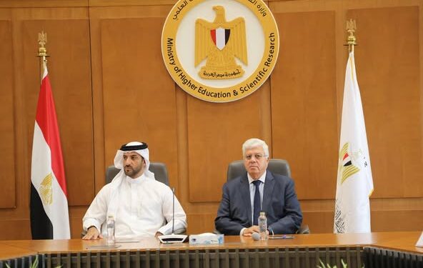 وزير التعليم العالي يبحث سبل التعاون مع نائب حاكم الشارقة ورئيس جامعة الشارقة