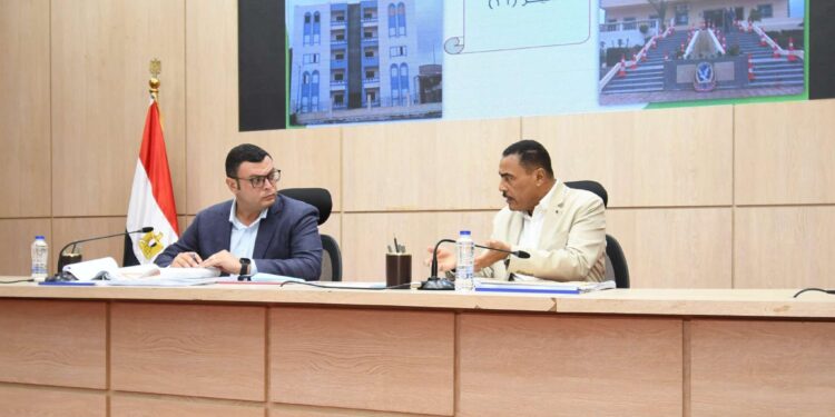 وزير الإسكان ومحافظ مطروح يتابعان الموقف التنفيذي لعدد من مشروعات المرافق والإسكان بمطروح
