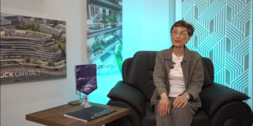 المعمارية الكندية هازل وونج تتفقد «روك كابيتال 1» بالعاصمة الإدارية قبل تسليمه.. أيقونة إدارية بتصميم عالمي