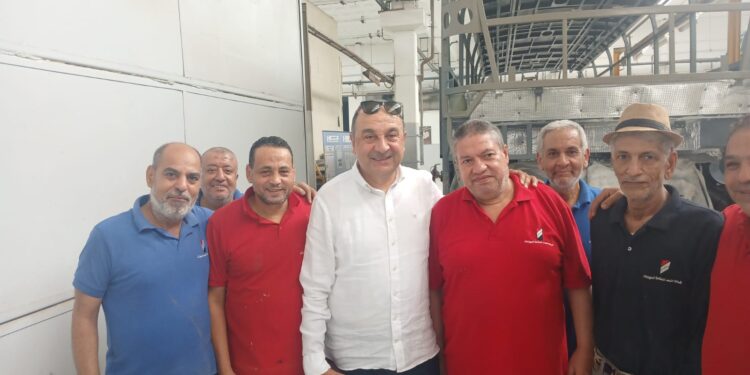 وزير قطاع الأعمال العام في زيارة مفاجئة لشركة النصر للسيارات