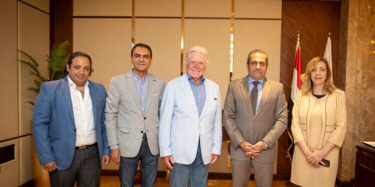 حسين فهمي: العاصمة الإدارية رسالة حضارية.. ونتعاون لإنتاج محتوى يوثق فنها وثقافتها