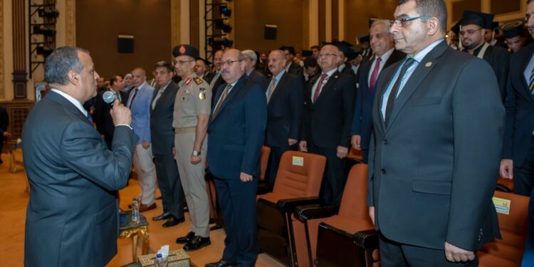 وزير الإنتاج الحربي يشهد حفل تخرج دفعة جديدة من الأكاديمية المصرية للهندسة والتكنولوجيا المتقدمة التابعة للوزارة