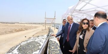 وزيرة التنمية المحلية ومحافظ القليوبية يتفقدان أعمال الانتهاء من رفع 675 ألف طن مخلفات أسفل محور الفريق العصار