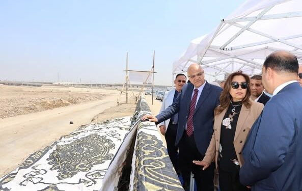 وزيرة التنمية المحلية ومحافظ القليوبية يتفقدان أعمال الانتهاء من رفع 675 ألف طن مخلفات أسفل محور الفريق العصار