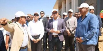 وزير الإسكان ومحافظ القاهرة يتفقدان مكونات مشروع حدائق “تلال الفسطاط” بمنطقة مصر القديمة