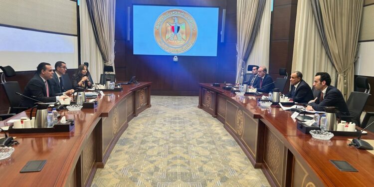 وزير الخارجية والهجرة يلتقي وزير الاستثمار والتجارة الخارجية