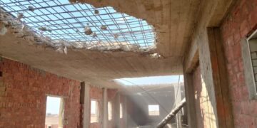 حملات مكبرة لإزالة المخالفات البنائية وتنفيذ قرارات غلق وتشميع بمدينة الشروق