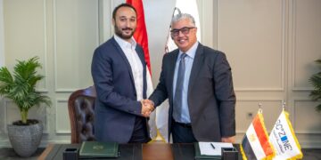 رئيس اقتصادية قناة السويس يوقع عقد إنشاء مصنع “نيل أورميه-Nil Örme” التركية