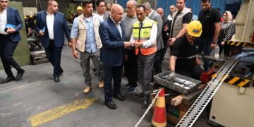وزير الصناعة والنقل يتفقد موقع مجمع مرغم ٣ الجاري إنشاؤه بمحافظ الإسكندرية ويلتقي العاملين بمجمعي مرغم ١ و٢