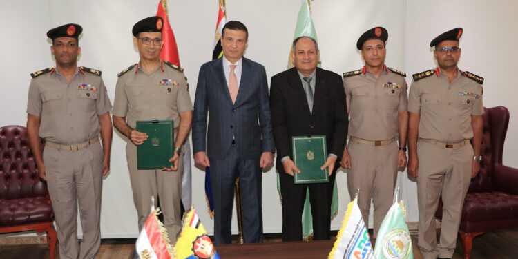 وزير الزراعة يشهد توقيع بروتوكول تعاون بين مركز البحوث الزراعية والكلية الفنية العسكرية لإنتاج