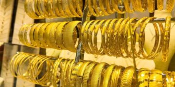 الذهب يحقق مكاسب قوية في أغسطس مدعومًا بآمال خفض الفائدة وتوترات جيوسياسية