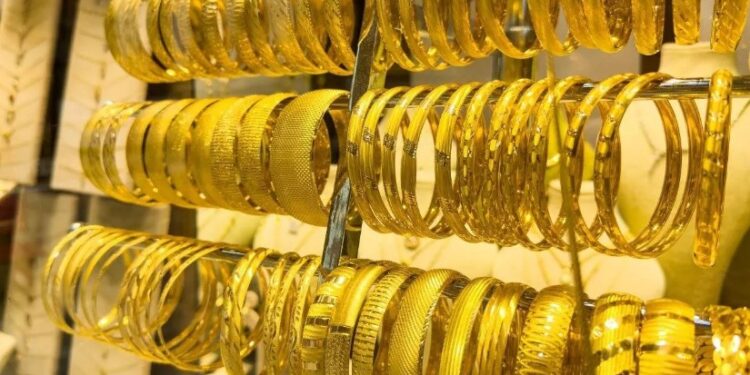 الذهب يحقق مكاسب قوية في أغسطس مدعومًا بآمال خفض الفائدة وتوترات جيوسياسية