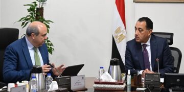 رئيس الوزراء يتابع الموقف التنفيذي لمشروع “مبنى 4” بمطار القاهرة الدولي