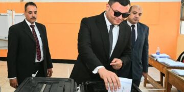 وزير الإسكان يُدلي بصوته بانتخابات مجلس الشيوخ