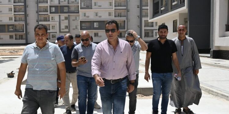 وزير الإسكان يُتابع موقف تنفيذ 4761 وحدة سكنية ضمن المبادرة الرئاسية “سكن لكل المصريين” بالعاشر من رمضان