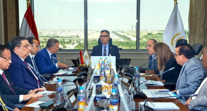 وزير التموين يجتمع مع رؤساء مجالس إدارات شركات المضارب لمتابعة انتظام العمل