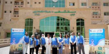 بنك قناة السويس يدعم مستشفي عبلة الكحلاوي بأسرة طبية كهربائية ويزور المرضى