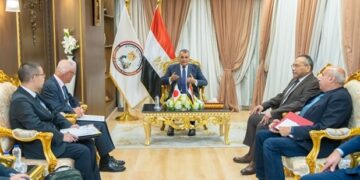 وزير الإنتاج الحربي يستقبل السفير الياباني بالقاهرة لبحث أوجه التعاون المشترك في مجالات التصنيع