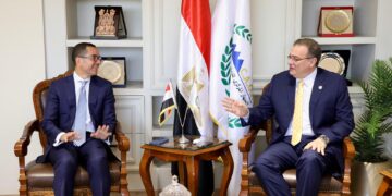 رئيس “التنظيم والإدارة يبحث مع وزير الاستثمار سبل تعزيز التعاون المشترك