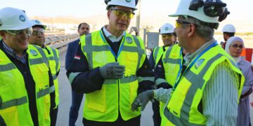 وزير البترول يتفقد بدء تجارب التشغيل لسفينة التغييز “إنرجوس فورس” بميناء العقبة