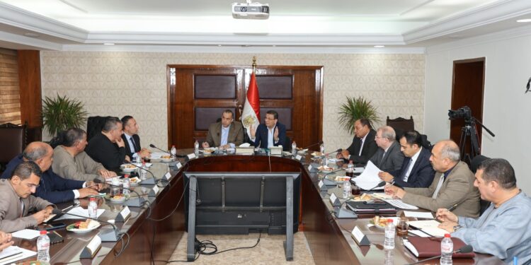 وزير الزراعة: نستهدف تحديث الإطار التشريعي واللائحي للتعاونيات وتطوير المنظومة الزراعية وتفعيل دور الجمعيات الزراعية