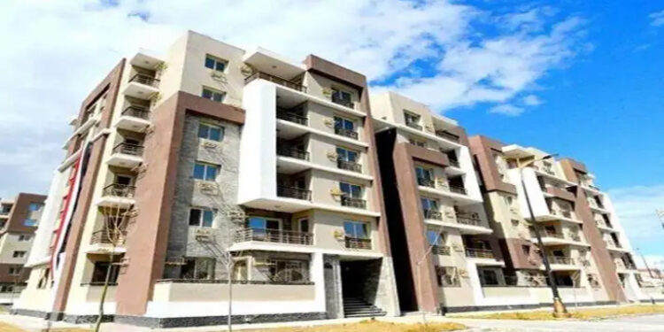 بعد شكاوى الحاجزين.. أرقام وطرق التواصل مع مبادرة بيتك في مصر