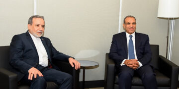 وزير الخارجية يلتقي مع نظيره الإيراني على هامش أعمال الجمعية العامة للأمم المتحدة