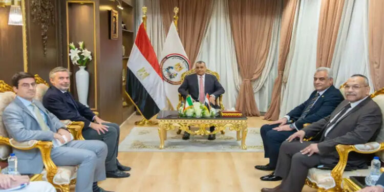 وزير الإنتاج الحربي يستقبل السفير الإيطالي لبحث سبل تعزيز التعاون المشترك في مجالات التصنيع العسكري والمدني