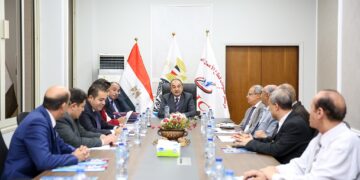 المهندس محمد شيمي يزور مركز معلومات قطاع الأعمال العام ويوجّه بوضع استراتيجية شاملة للنهوض بأدائه