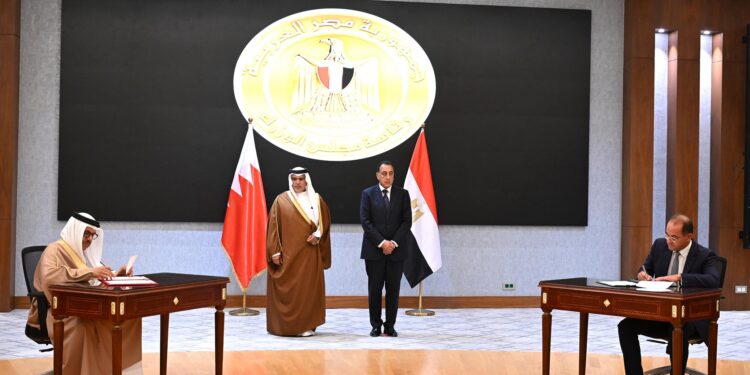 رئيس الوزراء وولي عهد مملكة البحرين يشهدان توقيع 8 وثائق في مجالات تخدم تعزيز أوجه التعاون الثنائي بين الجانبين